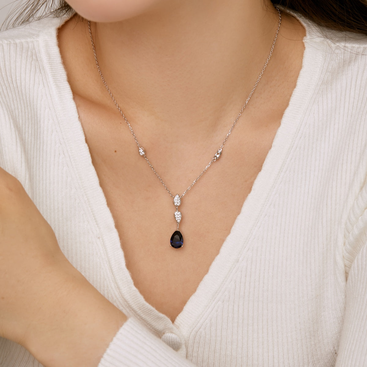 [LORA]Dazzling Pear Cut Necklace