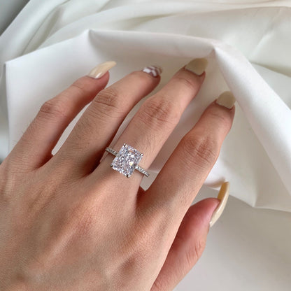 [LORA]4.0 Carat Luxurious Engagement Ring