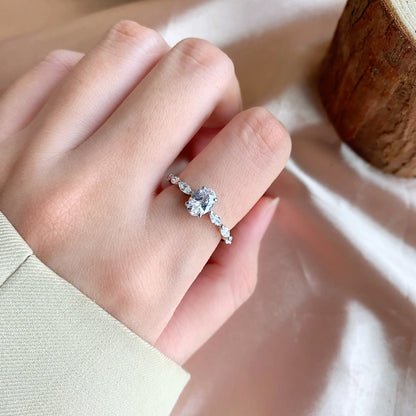 [LORA]0.75 Carat Luxurious Vibrant Elongated Cushion Cut Daily Ring