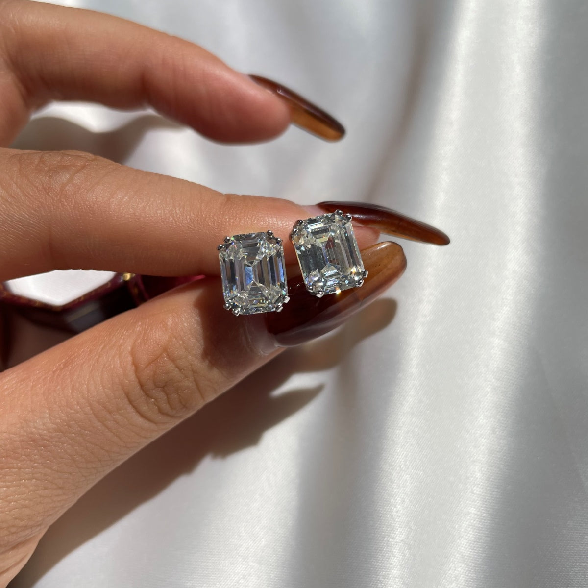 [LORA]Dazzling Square Shape Earrings
