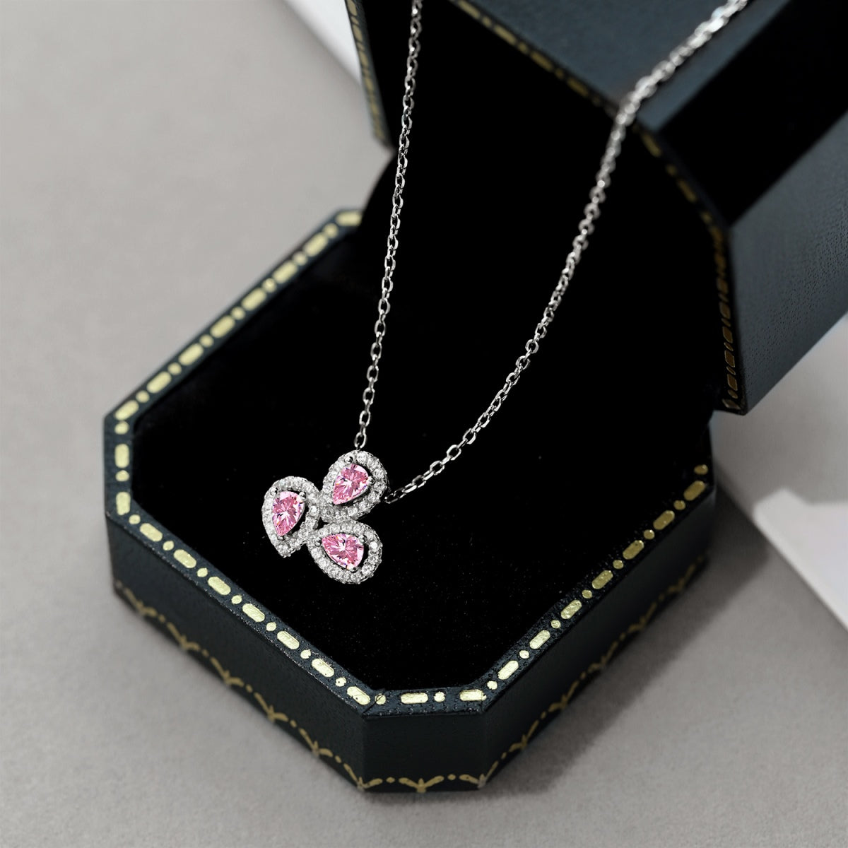 [LORA]Elegant Flower Shape Pear Cut Necklace