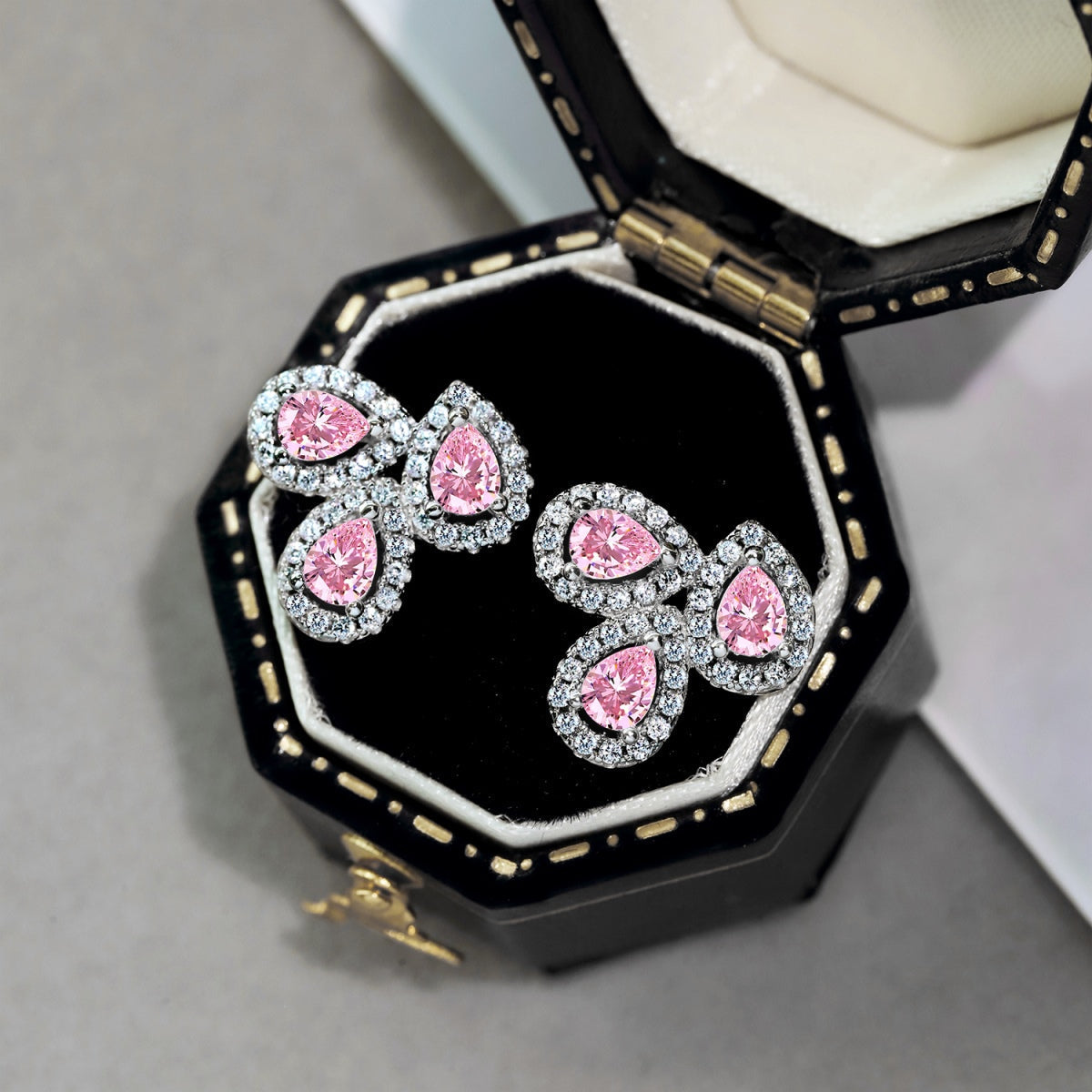 [LORA]Ornate Flower Shape Pear Cut Lover Earrings