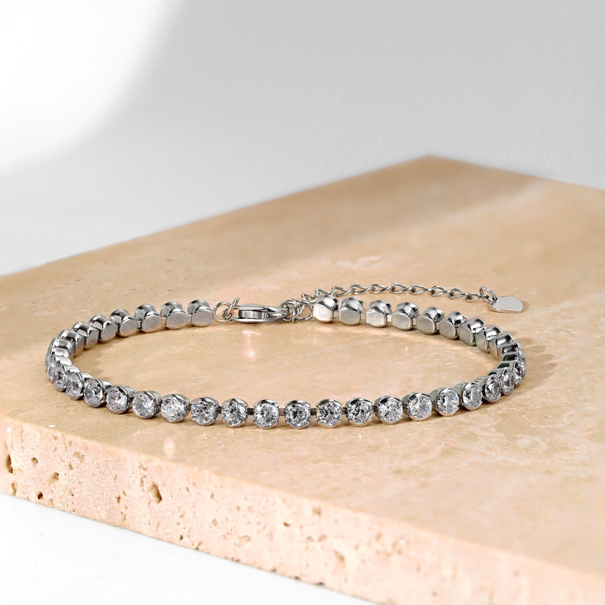 [LORA]Ornate  Sparkling Round Cut Daily Bracelet