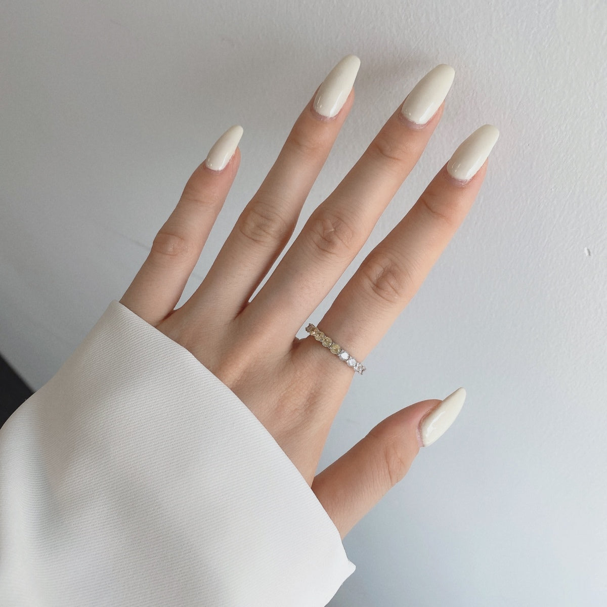 [LORA]Sparkling Round Cut Tennis Ring