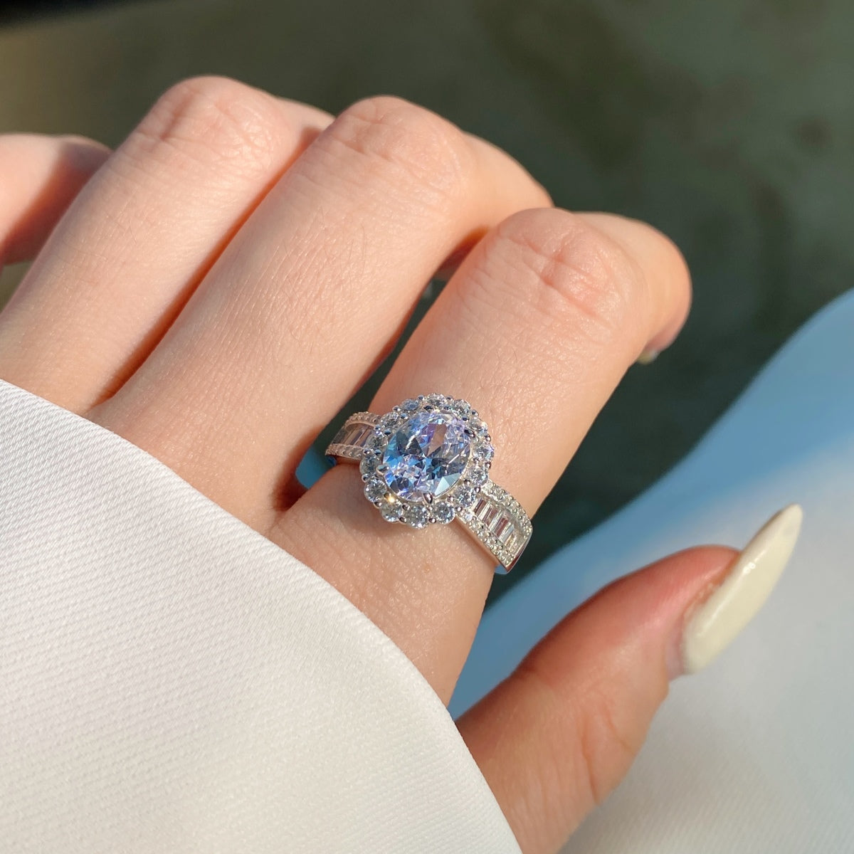 [LORA]1.5 Carat Dazzling Charming Oval Cut Banquet Ring
