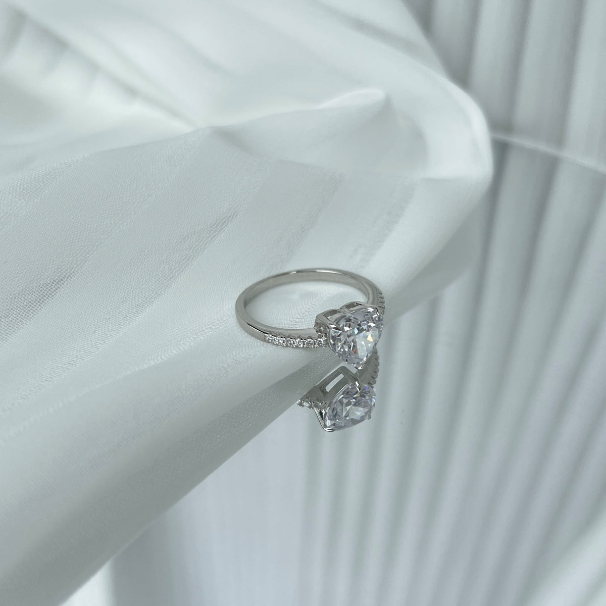 [LORA]2.0 Carat Dazzling Lustrous Heart Cut Lover Ring