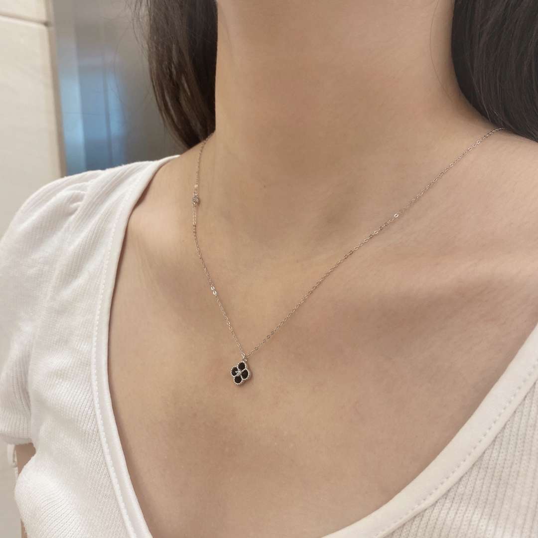 [LORA]Delicate Flower Shape Necklace