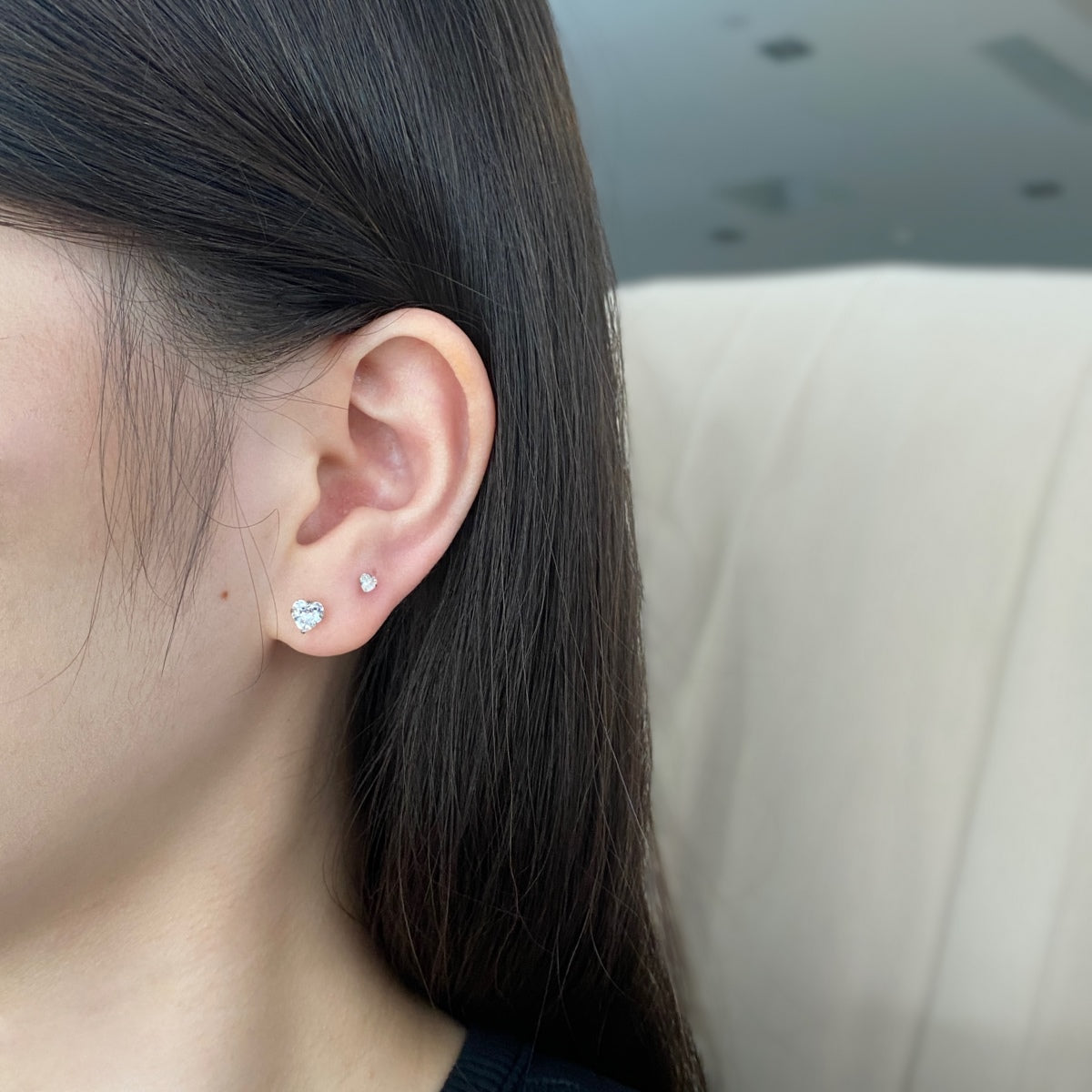 [LORA]Sparkling Heart Shaped Simple Earrings