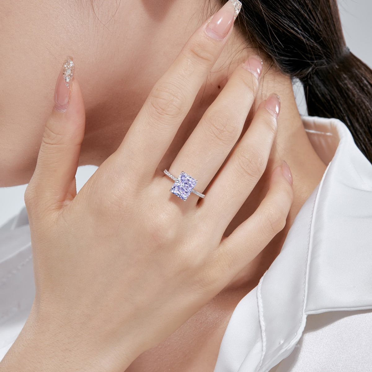 [LORA]4.0 Carat Luxurious Engagement Ring