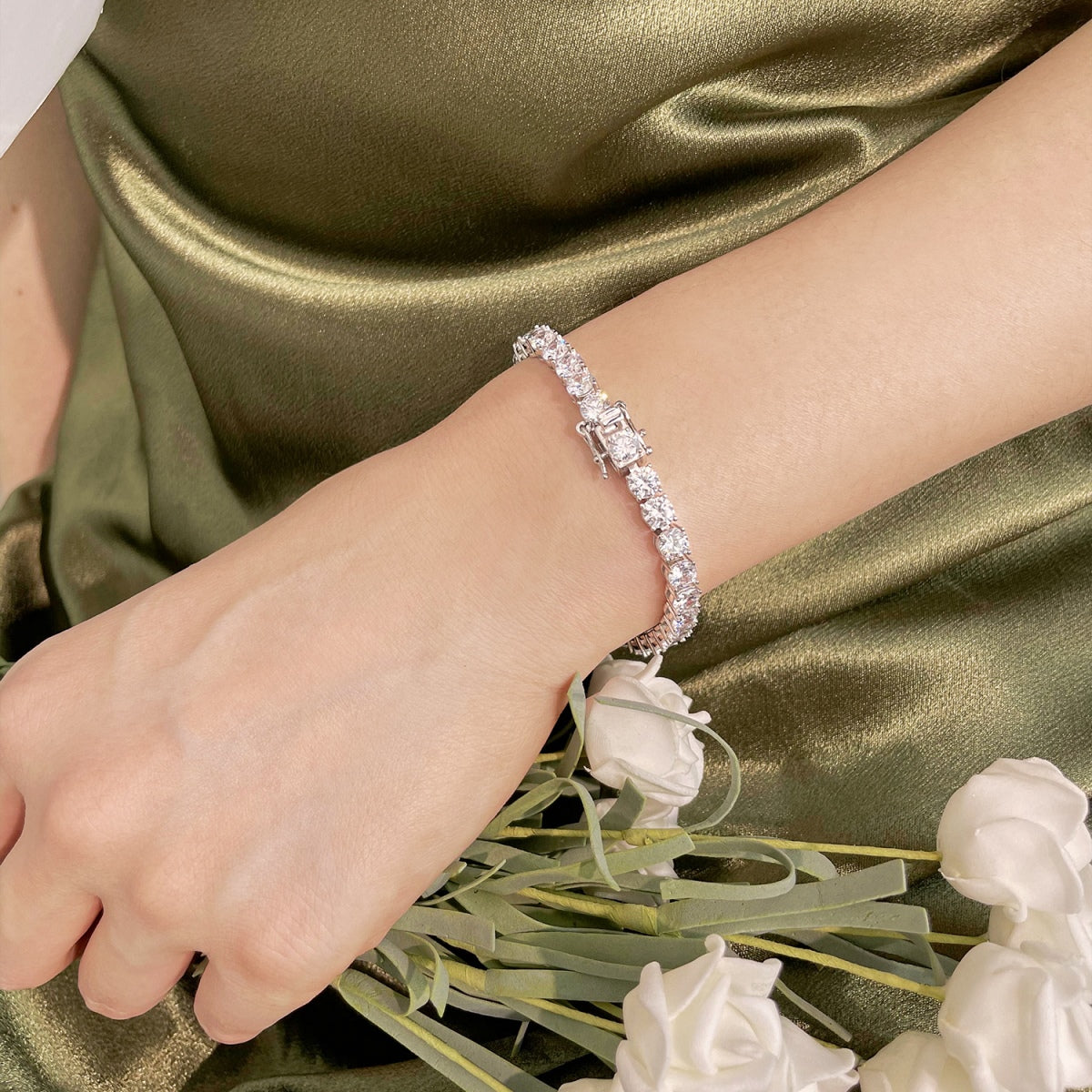 [LORA]Ornate Sparkling Round Cut Wedding Bracelet