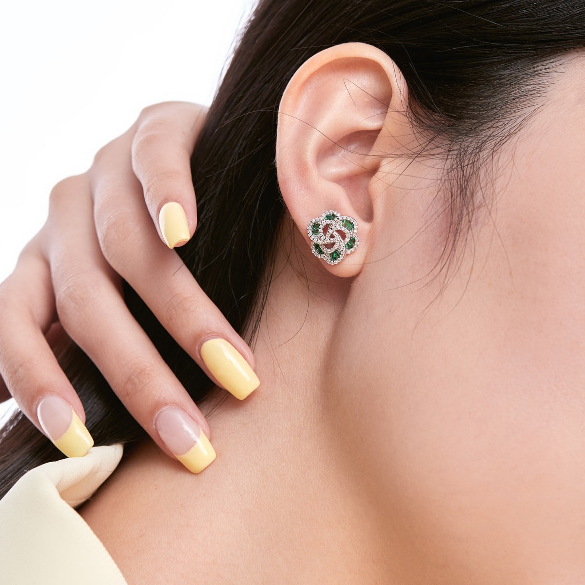 [LORA]Exquisite Flower Shape Daily Earrings
