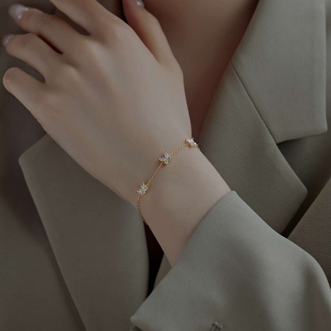 [LORA]Radiant Butterfly Shape Necklace