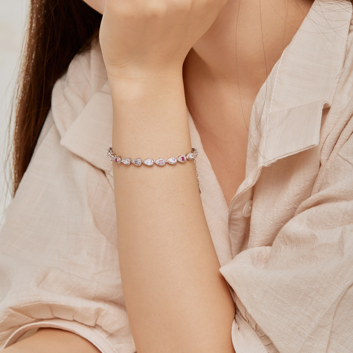 [LORA]0.25 Carat Radiant Water Drop Shape Daily Bracelet