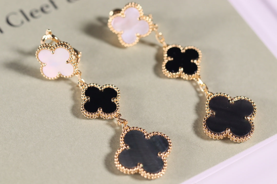 [LORA]CLOVER EARRINGS GOLD ONYX MOP 3 MOTIF