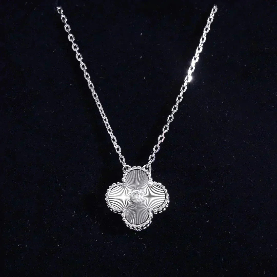 [LORA]CLOVER  15MM DIAMOND LASER NECKLACE SILVER