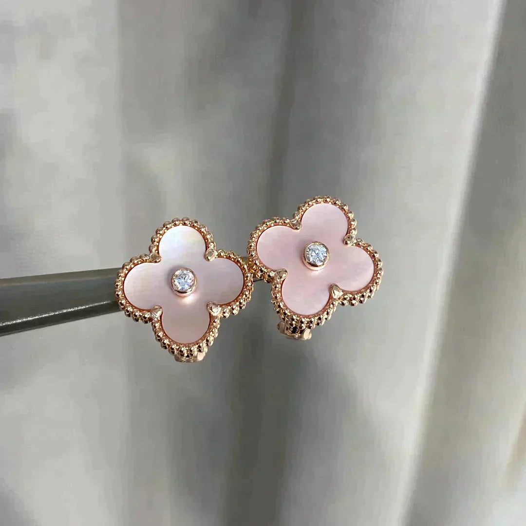 [LORA]CLOVER MEDIUM 1 MOTIFS  PINK MOP DIAMOND EARRINGS
