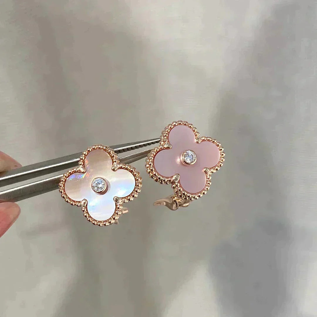 [LORA]CLOVER MEDIUM 1 MOTIFS  PINK MOP DIAMOND EARRINGS