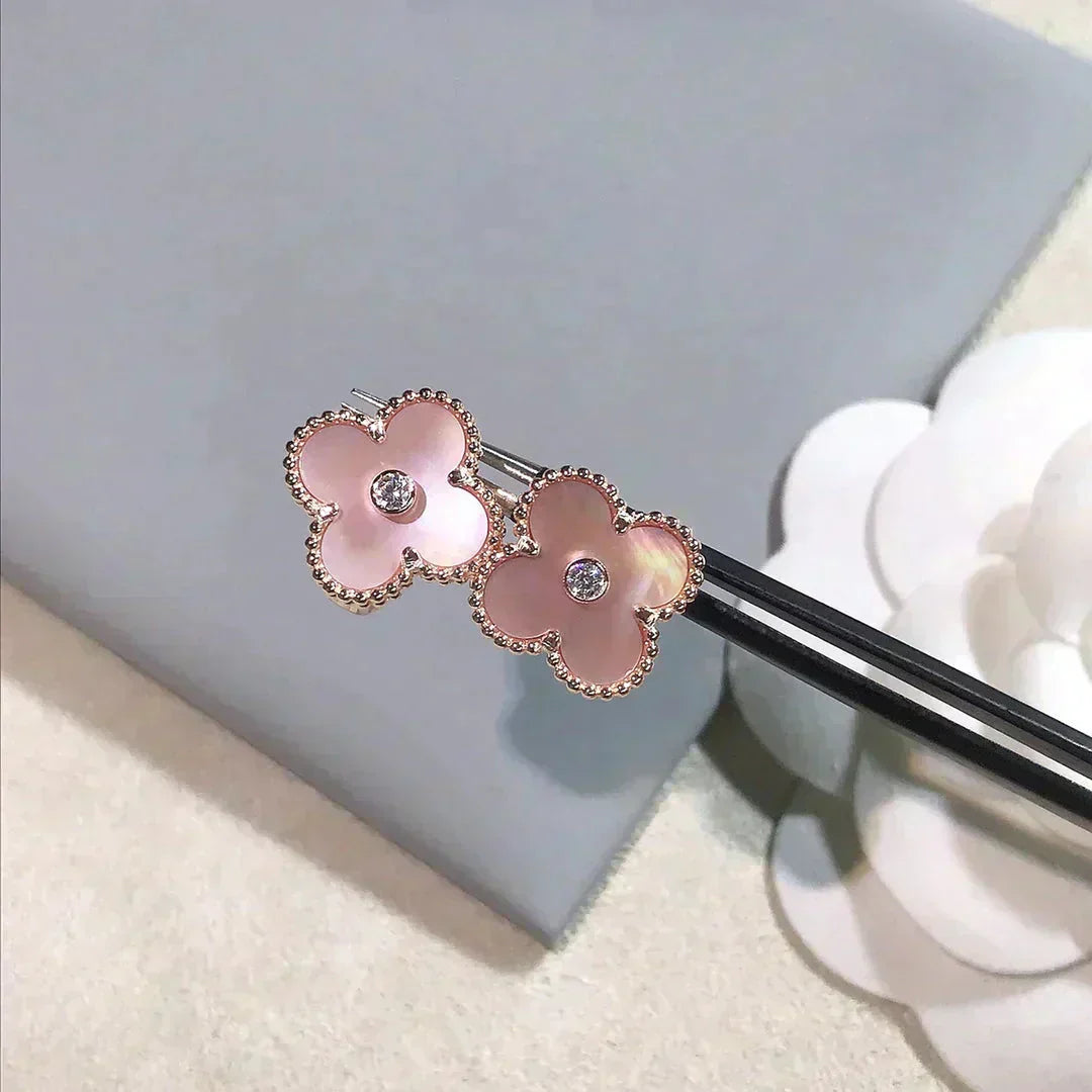 [LORA]CLOVER MEDIUM 1 MOTIFS  PINK MOP DIAMOND EARRINGS