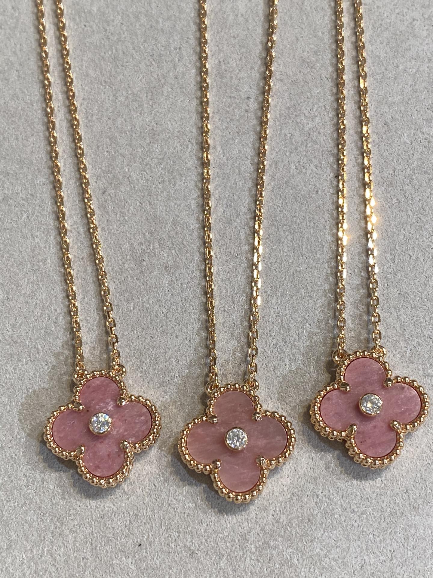 [LORA]CLOVER 15MM DIAMOND RHODONITE NECKLACE