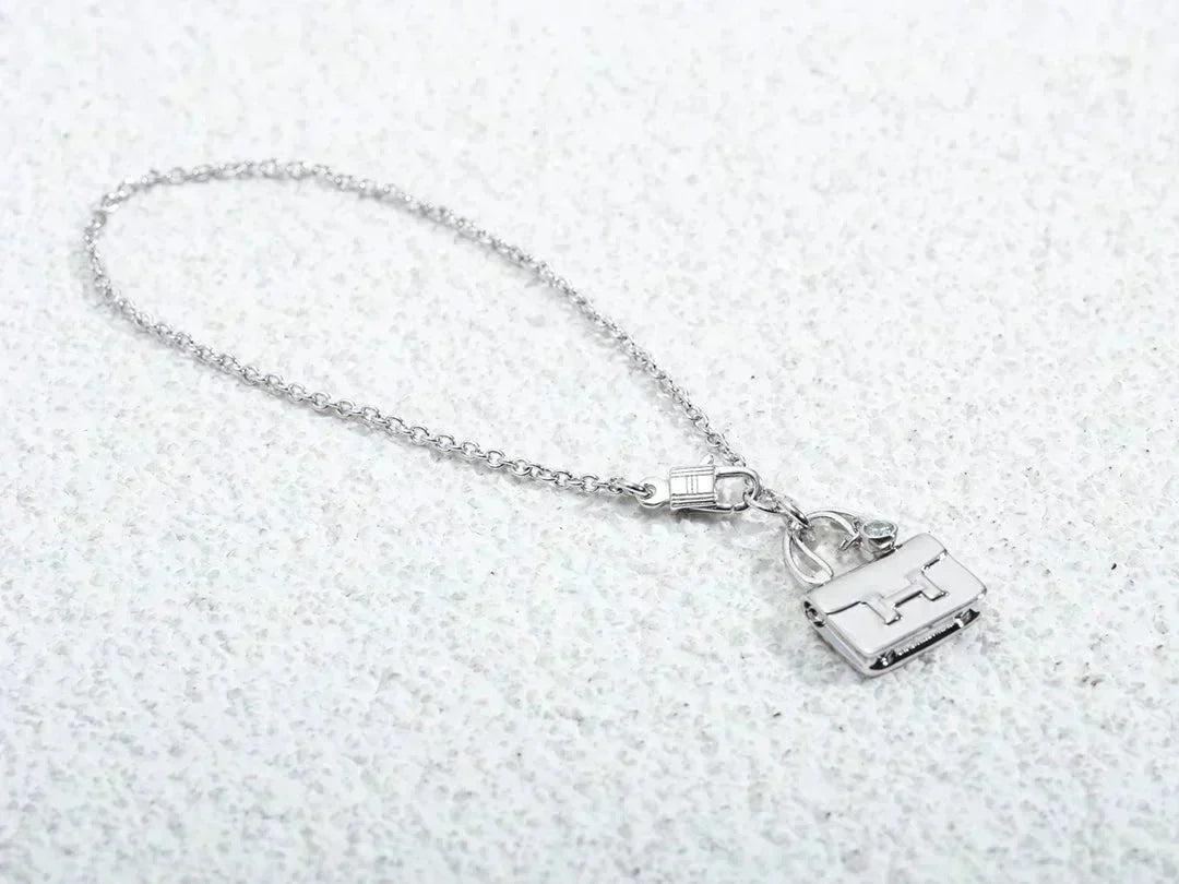 [LORA]AMULETTE PEDANT SILVER NECKLACE