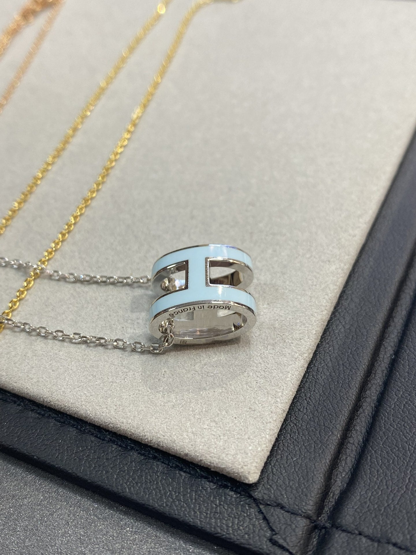[LORA]POP H LIGHT BLUE NECKLACE
