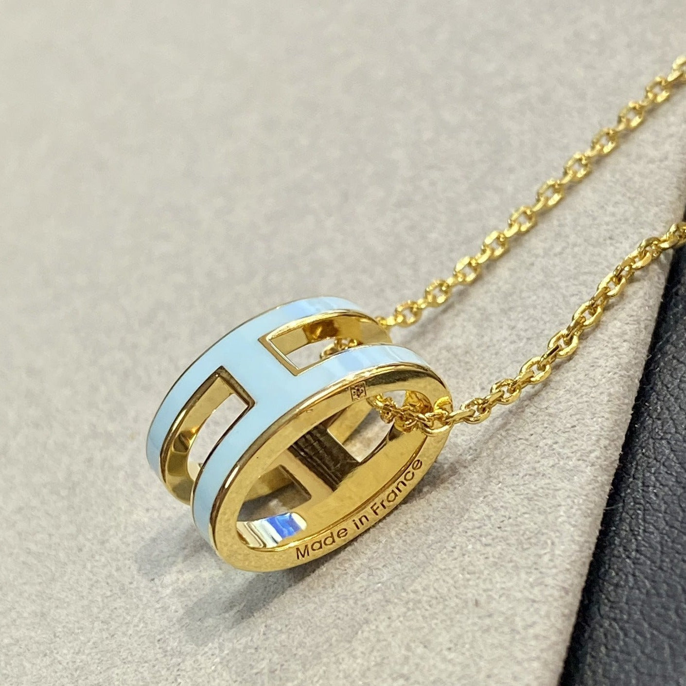 [LORA]POP H LIGHT BLUE NECKLACE
