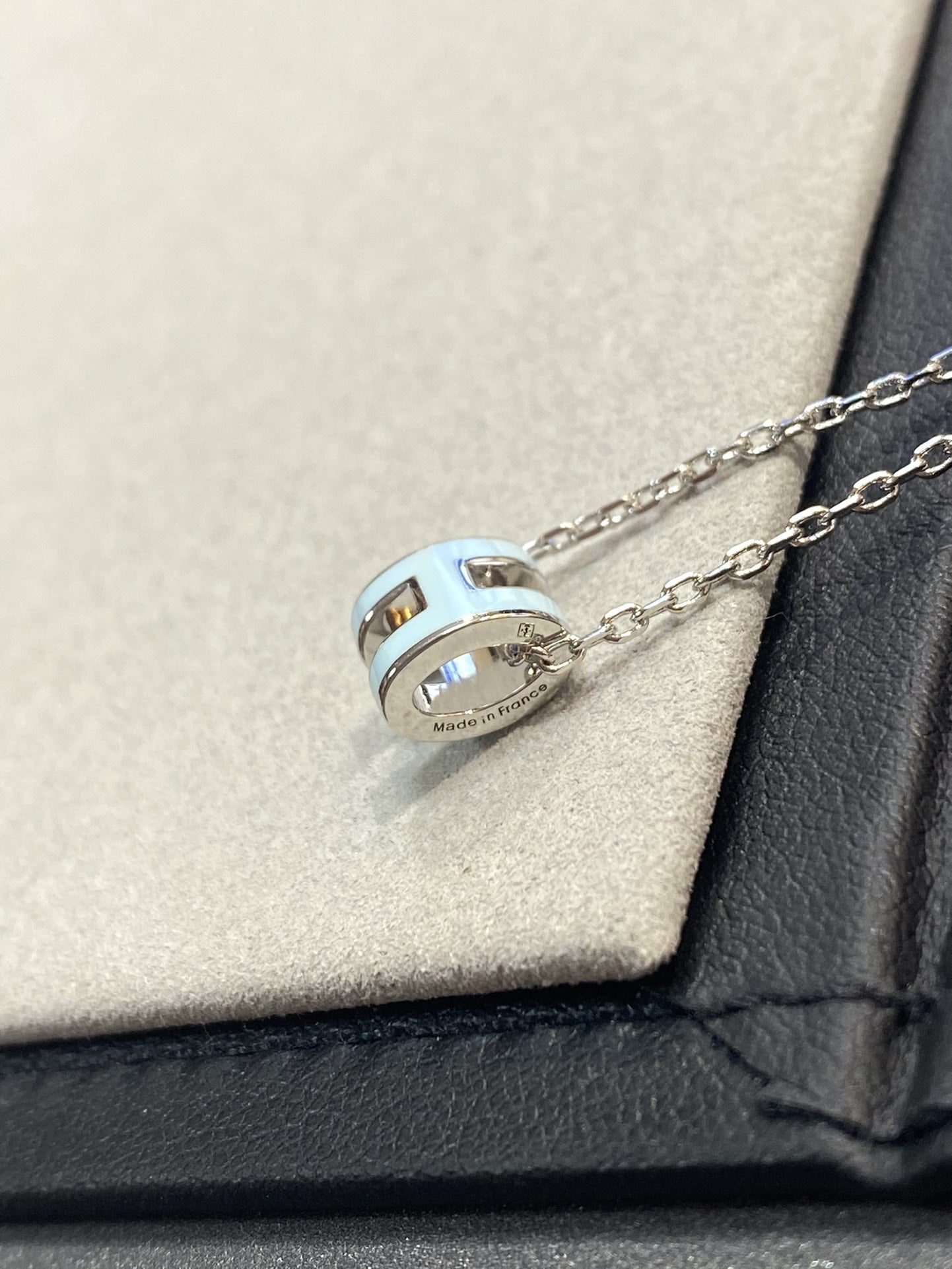 [LORA]POP H LIGHT BLUE NECKLACE