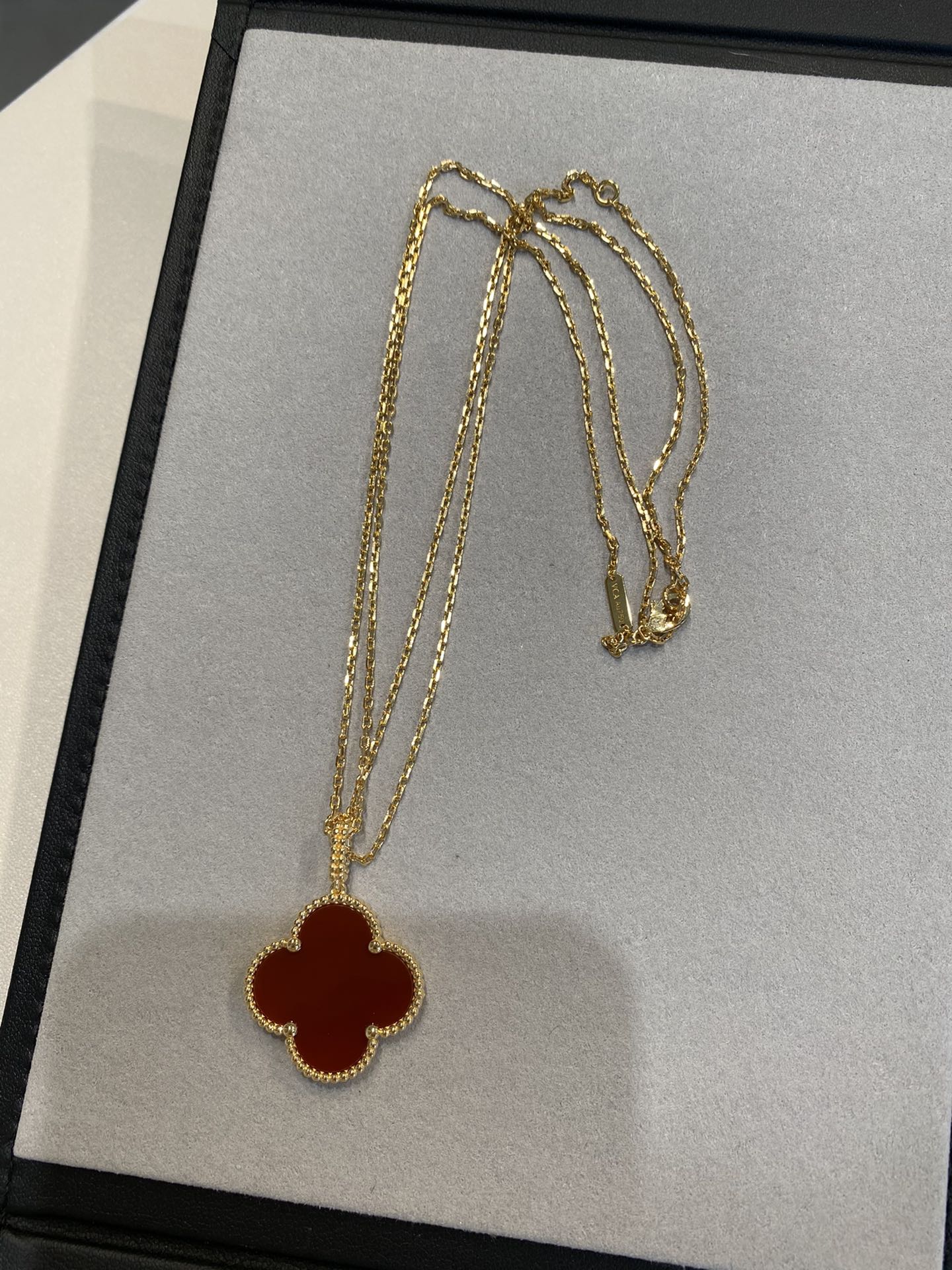 [LORA]CLOVER 25MM NECKLACE GOLD CARNELIAN