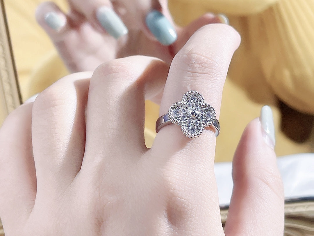 [LORA]CLOVER DIAMOND RING