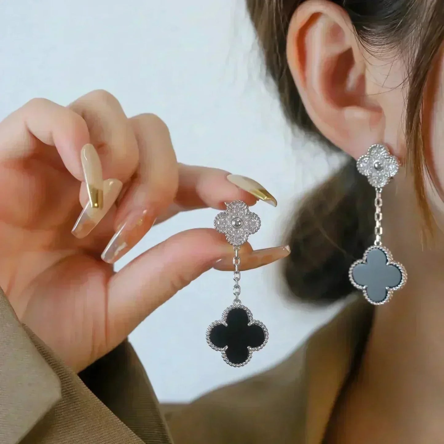 [LORA]CLOVER 2 MOTIFS  DIAMOND ONYX EARRINGS SILVER