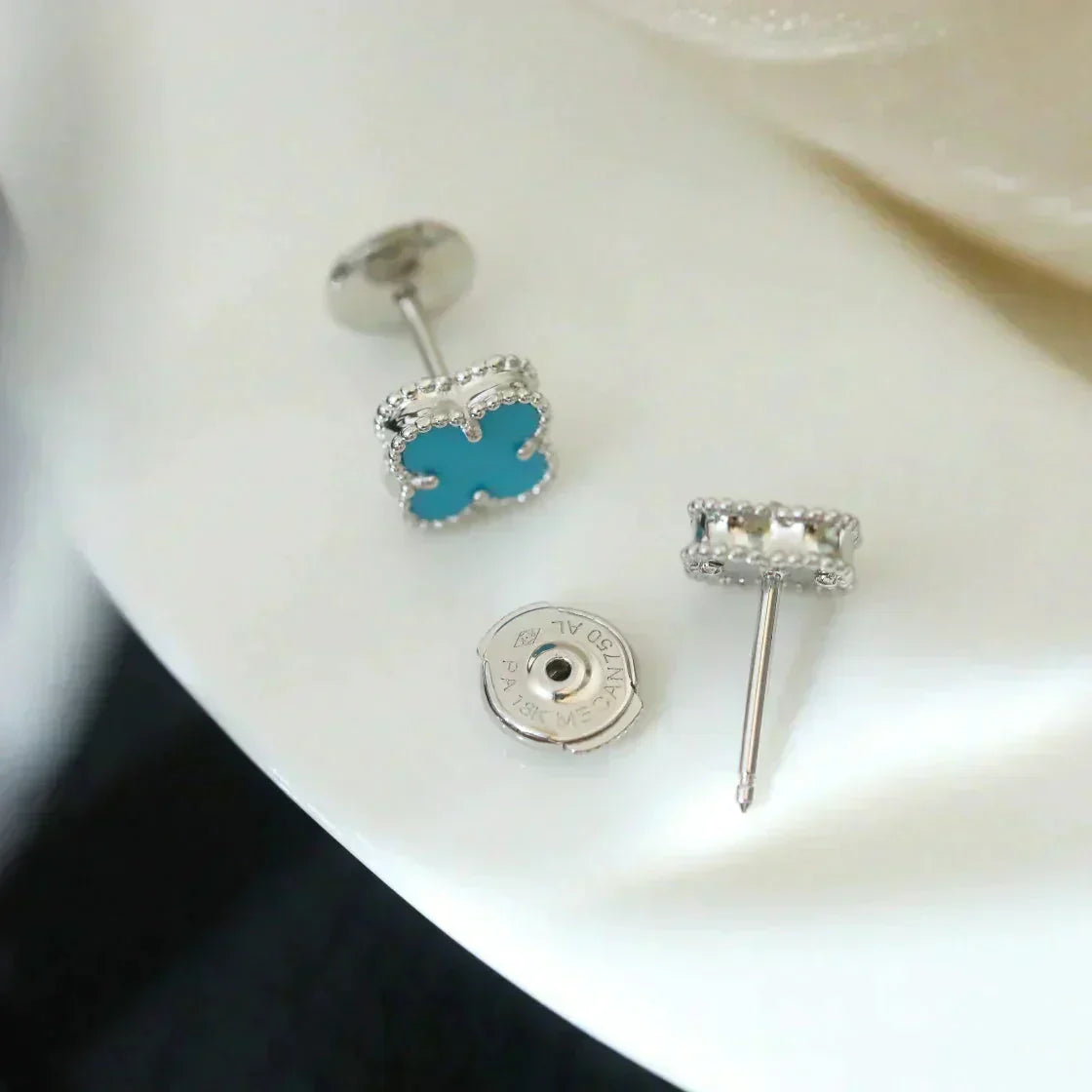 [LORA]CLOVER MINI 9.5MM ONYX STUD EARRINGS SILVER