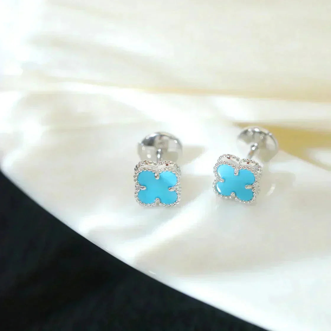 [LORA]CLOVER MINI 9.5MM ONYX STUD EARRINGS SILVER