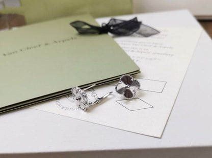 [LORA]CLOVER MEDIUM STUD EARRINGS