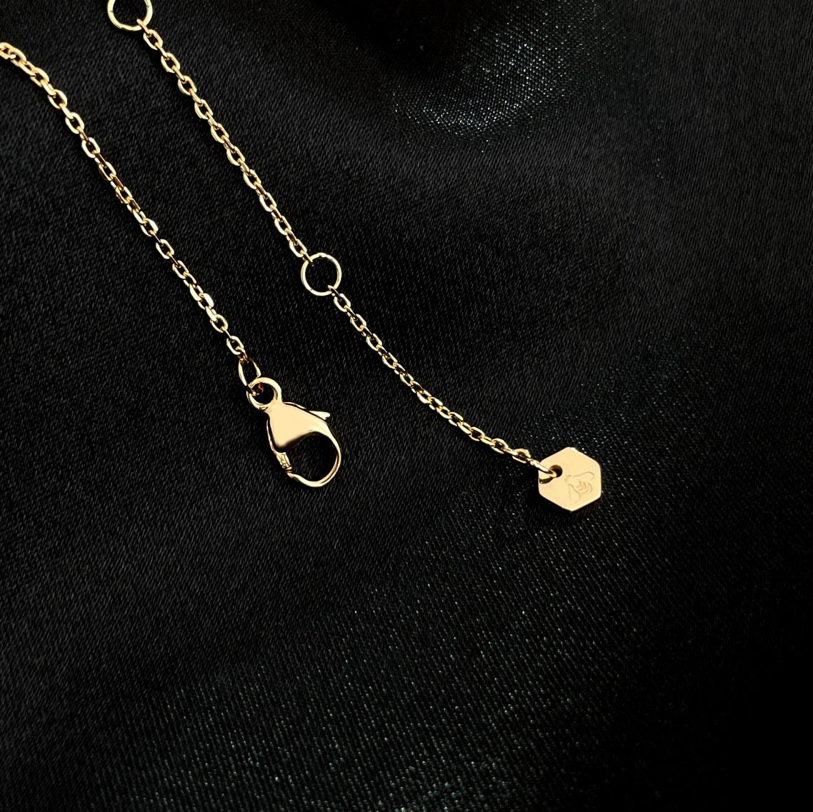 [LORA]BEE MINI NECKLACE