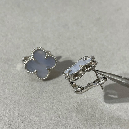 [LORA]CLOVER CHALCEDONY SILVER STUD EARRINGS