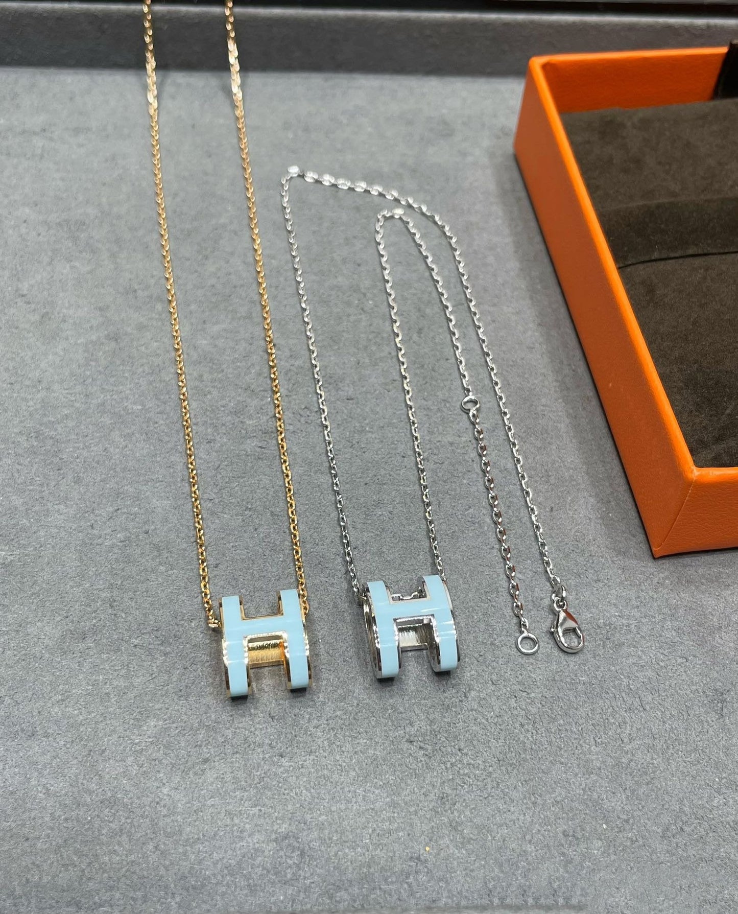 [LORA]POP H SKY BLUE NECKLACE
