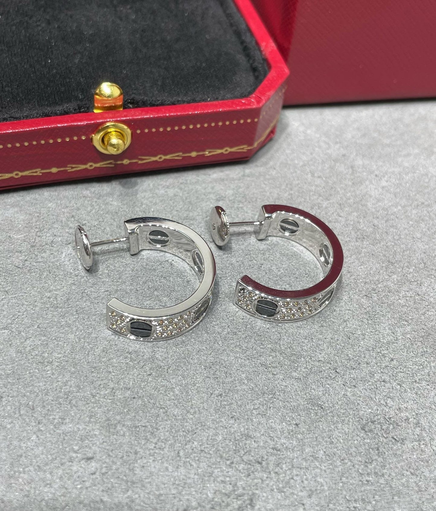 [LORA]LOVE CERAMIC DIAMOND PAVED SILVER EARRINGS