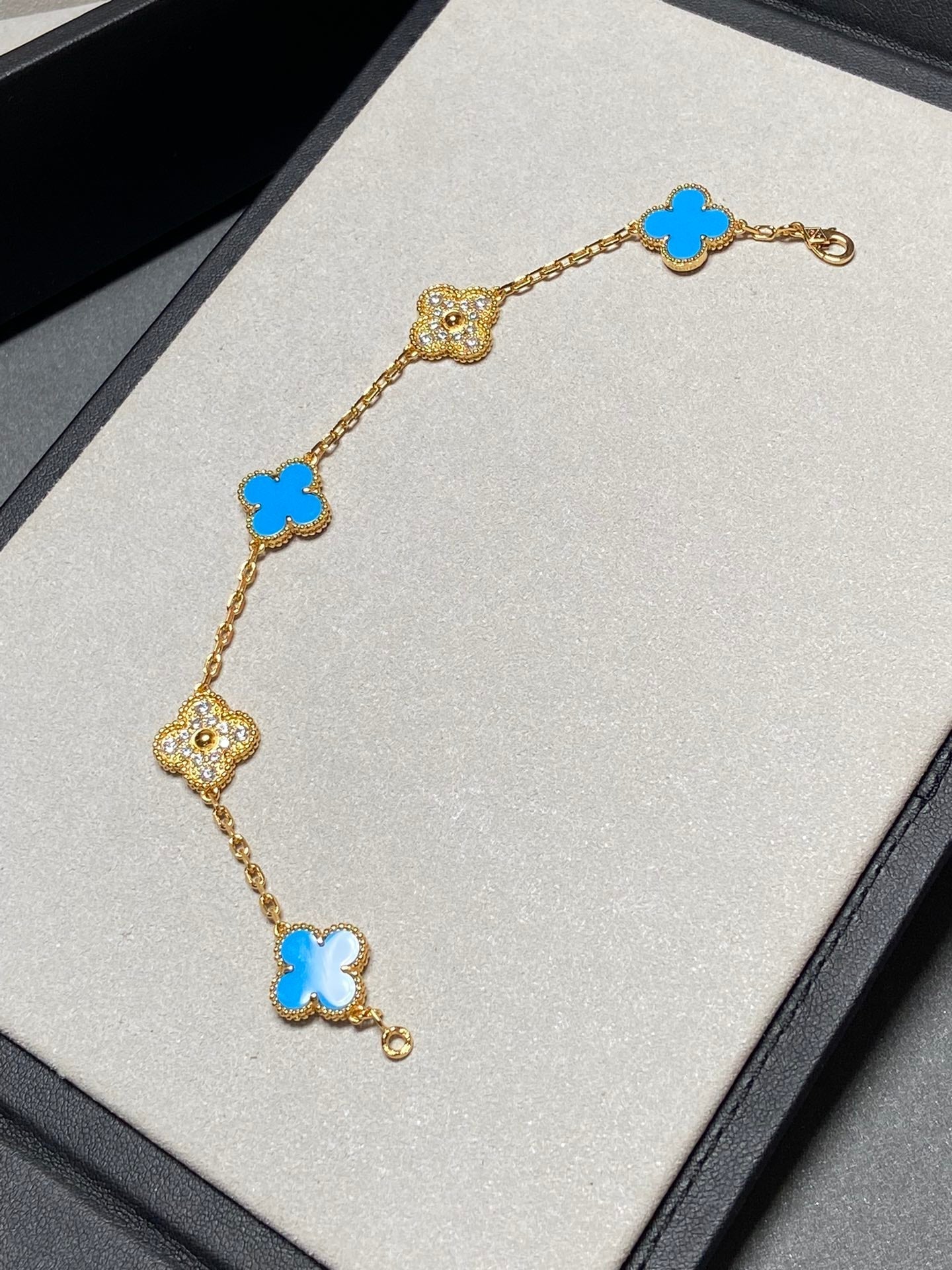[LORA]CLOVER 5 MOTIF BLUE CHALCEDONY DIAMOND GOLD BRACELET
