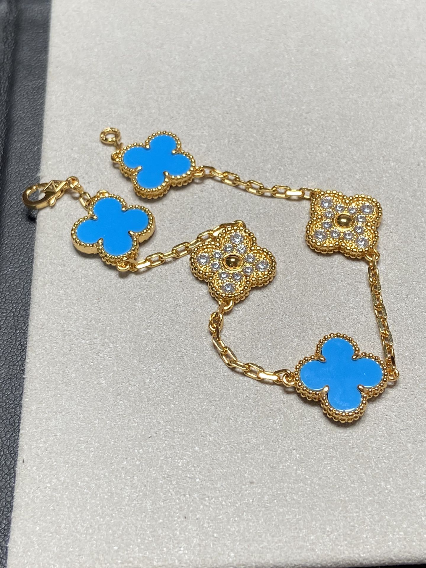[LORA]CLOVER 5 MOTIF BLUE CHALCEDONY DIAMOND GOLD BRACELET