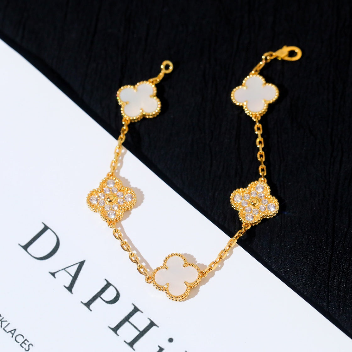 [LORA]CLOVER BRACELET 5 MOTIF WHITE MOP DIAMOND