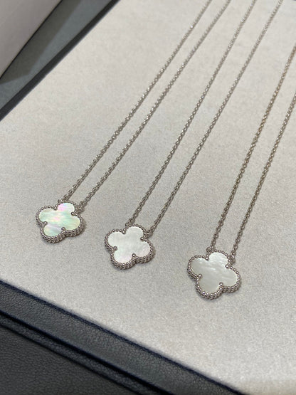 [LORA]CLOVER MEDIUM SILVER WHITE MOP NECKLACE