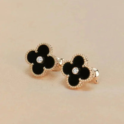 [LORA]CLOVER MEDIUM 1 MOTIFS ONYX DIAMOND EARRINGS