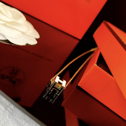 [LORA]H WHITE SQUARE GOLD NECKLACE