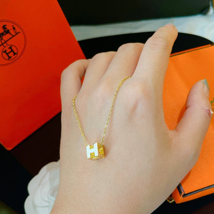 [LORA]H WHITE SQUARE GOLD NECKLACE