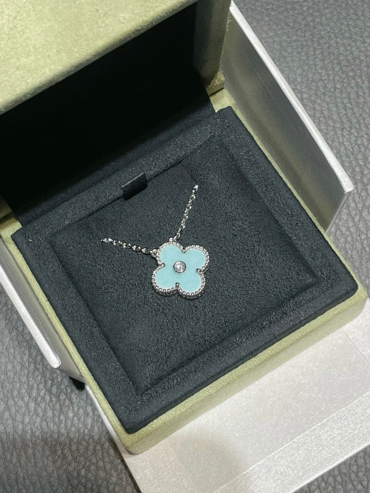 [LORA]CLOVER 1 DIAMOND LIGHT BLUE SILVER NECKLACE