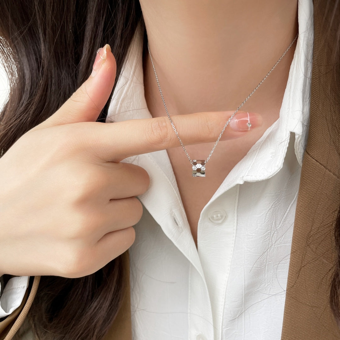 [LORA]BEE MINI PEDANT DIAMOND NECKLACE