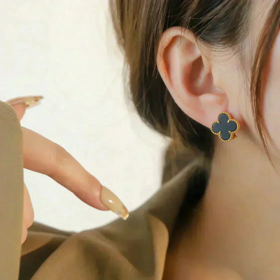[LORA]CLOVER MEDIUM 1 MOTIFS  ONYX STUD EARRINGS