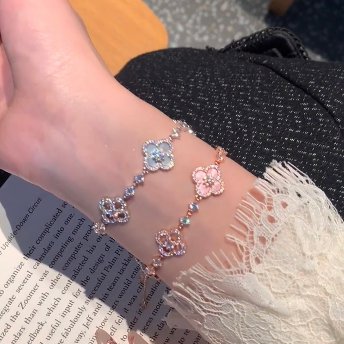 [LORA]CLOVER 5 MOTIF PINK BLUE RED WHITE BRACELET