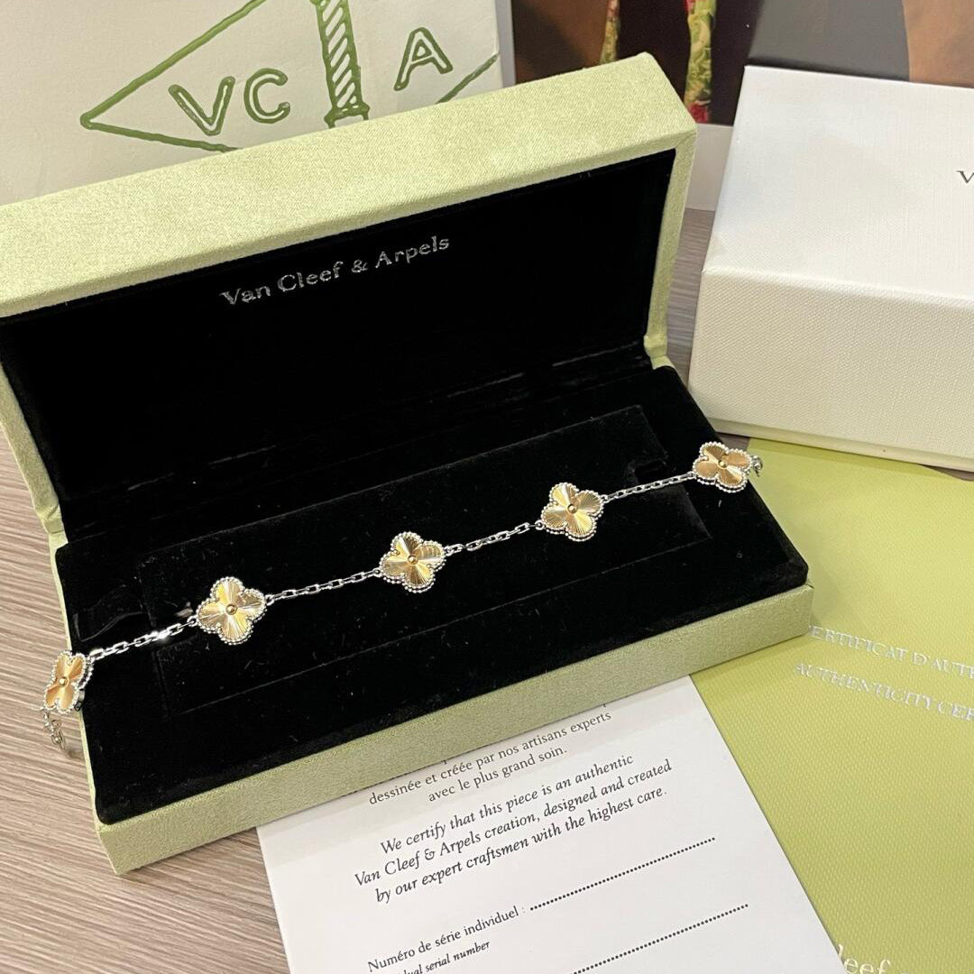 [LORA]CLOVER  5 MOTIFS  CHRISTMAS LIMITED EDITION BRACELET