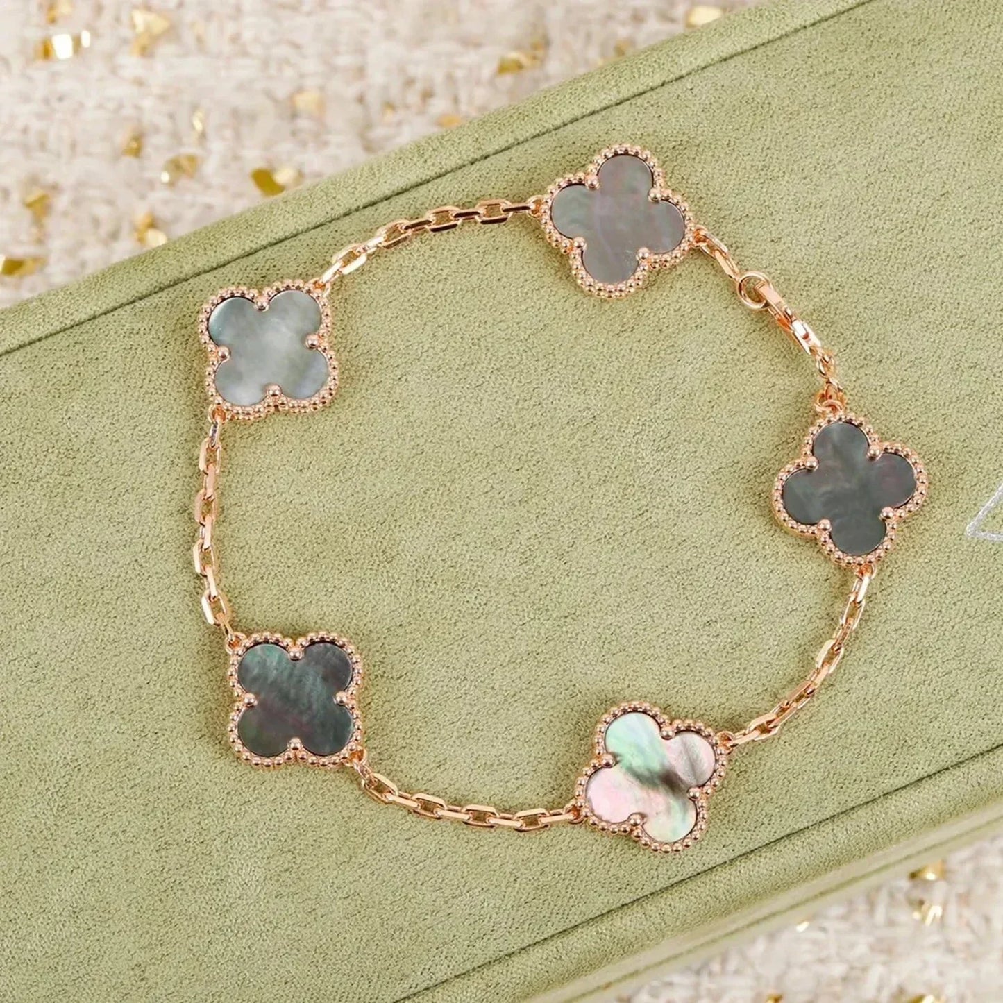 [LORA]CLOVER 5 MOTIF GRAY MOP  BRACELET